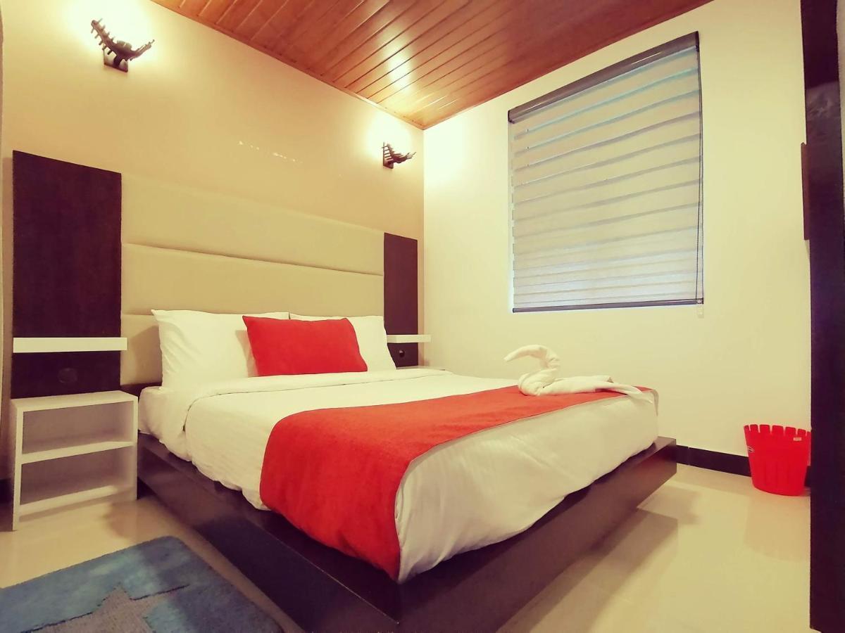 Moon Plains Luxury Apartments نوفارا إيلِيا المظهر الخارجي الصورة